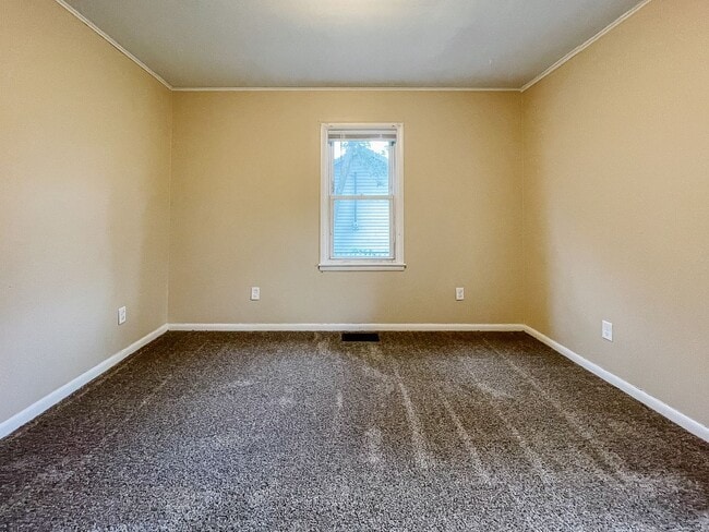 Building Photo - Coming Soon! Cozy 2 Bed / 1 Bath Home — Pet Friendly!