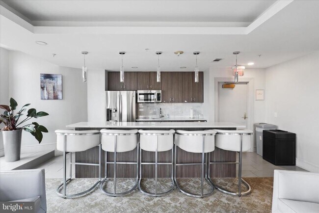 Building Photo - 3600 S Glebe Rd