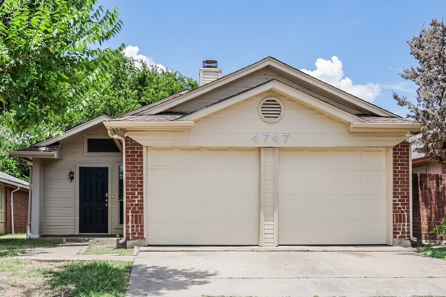 Primary Photo - 4747 Poppy Dr E