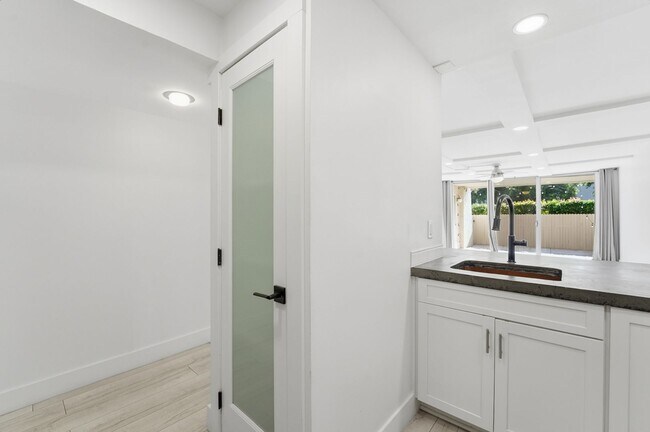 Building Photo - Beautiful 2-bedroom, 2-bathroom home nestled in the vibrant heart of Scottsdale