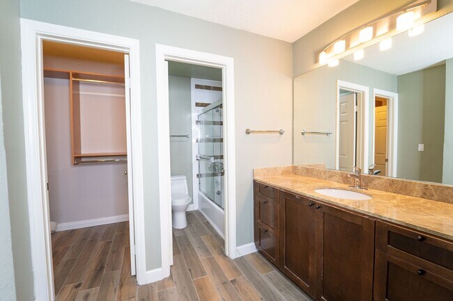 Building Photo - 3550 Lebon Dr