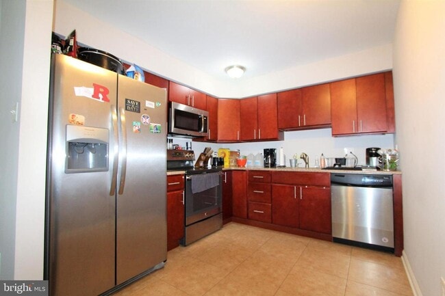 Building Photo - Crestwood 2 bed + Loft Large Condo Availab...