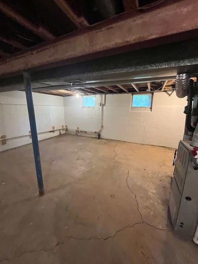 Building Photo - 41 Capri Dr