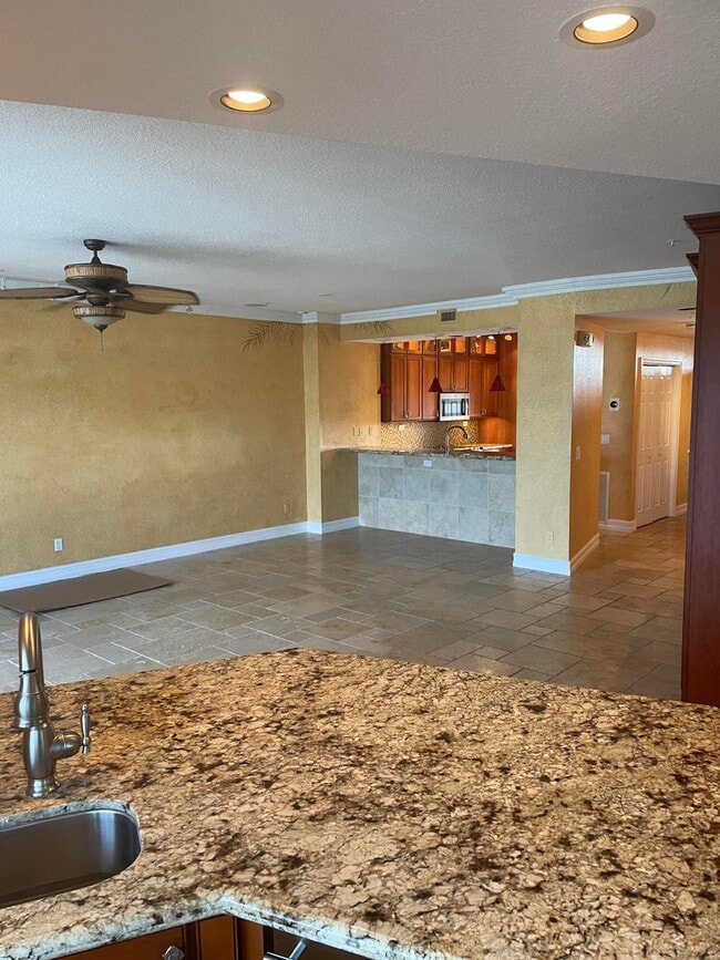 Building Photo - 5605 College Rd