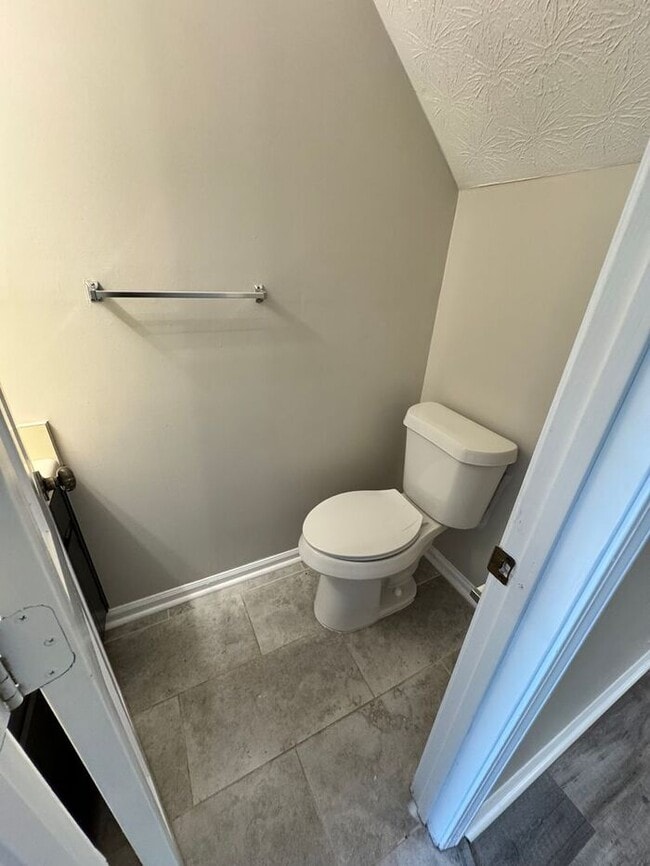 Building Photo - NOW READY!! 2 bedroom 2.5 bathroom in Snellville