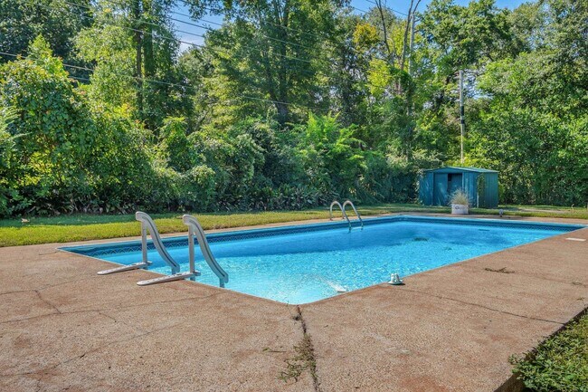 Building Photo - 2613 Killarney Way