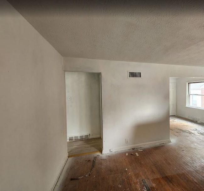 Building Photo - 9152 Newby St