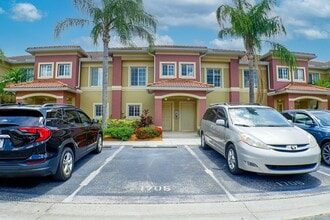 Building Photo - Spacious Townhouse in a Gated community in...
