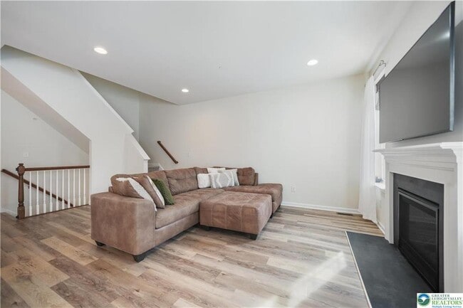 Building Photo - 358 Redclover Ln