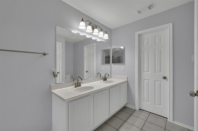 Building Photo - 3 Peach Ridge Pl
