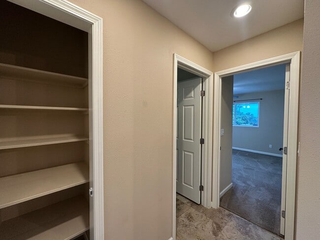 Building Photo - 16-1370 Pohaku Circle Kurtistown, HI 96760