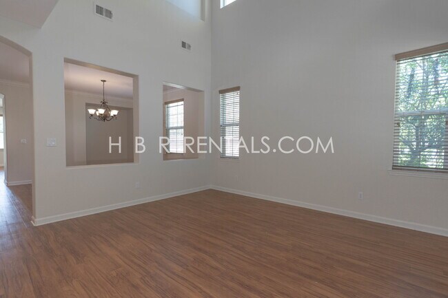 Building Photo - 521 S Altura Ct