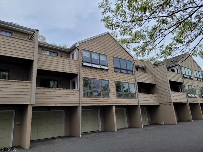 Building Photo - 28 Sunrise Dr