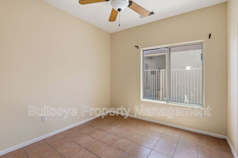 Building Photo - 15893 W Arrowhead Dr