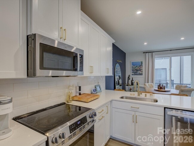 Building Photo - 6112 Station Crossing Ave