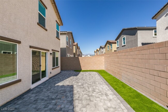 Building Photo - 2646 Snapdragon Fls Ave