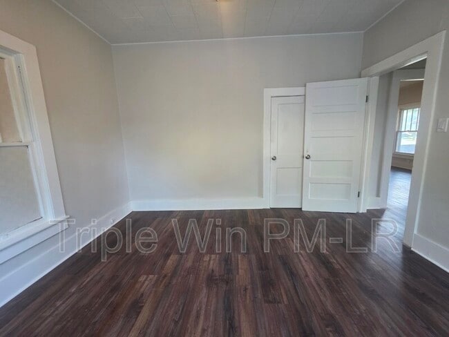 Building Photo - 609 N Morrill St