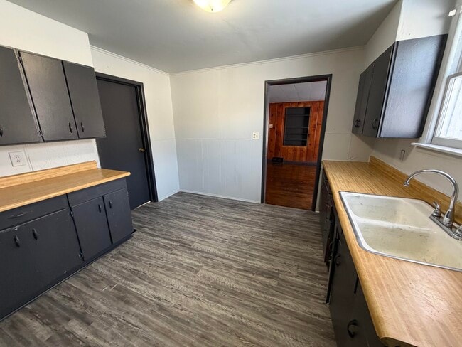 Building Photo - 1232 Freeman-