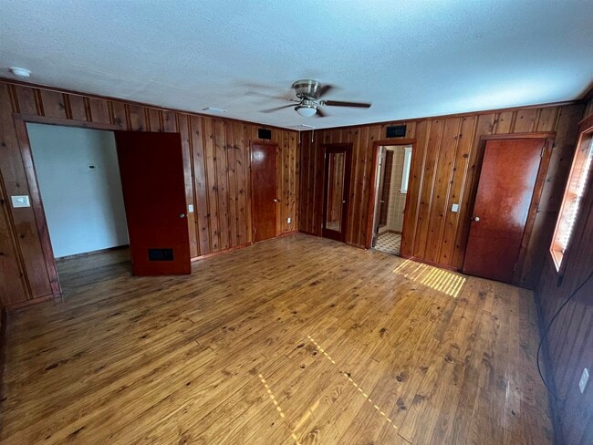 Building Photo - 685 S Waukeenah St
