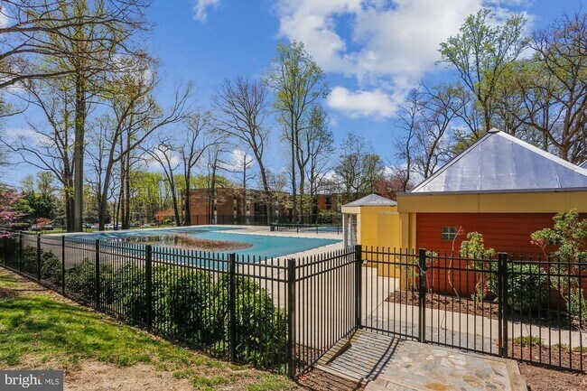 Building Photo - 3356 Woodburn Rd