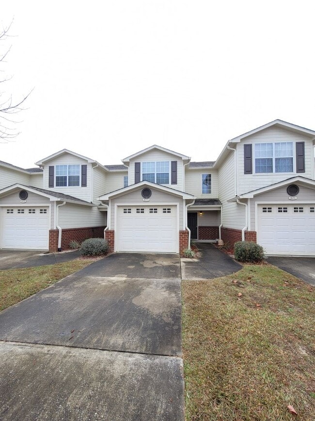 Building Photo - 803 Majestic Dr