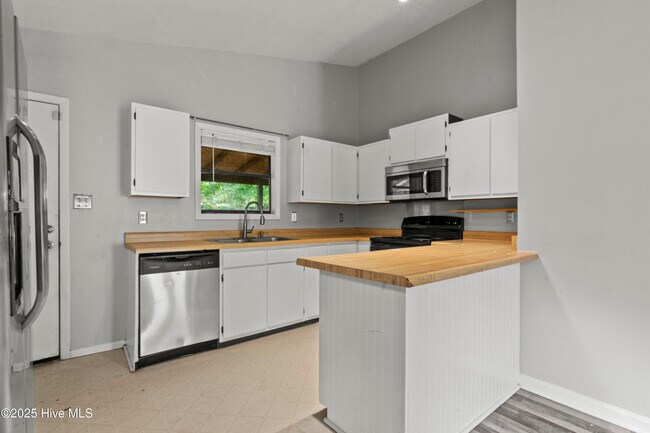 Building Photo - 134 Village Ct