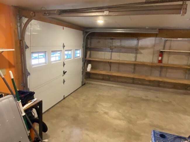 Building Photo - Nice 3 Bedroom house on the river front in Hudson