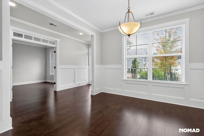 Building Photo - Spacious 5BR House in Buford