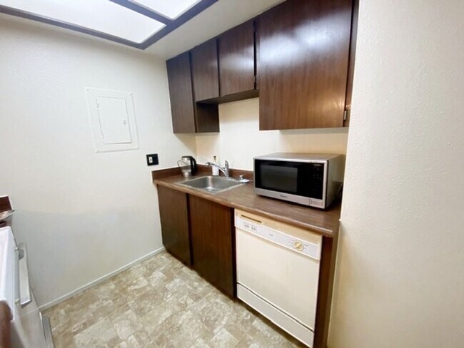 Building Photo - 4660 Reka Dr