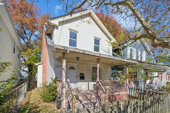 Building Photo - 710 W 31st St