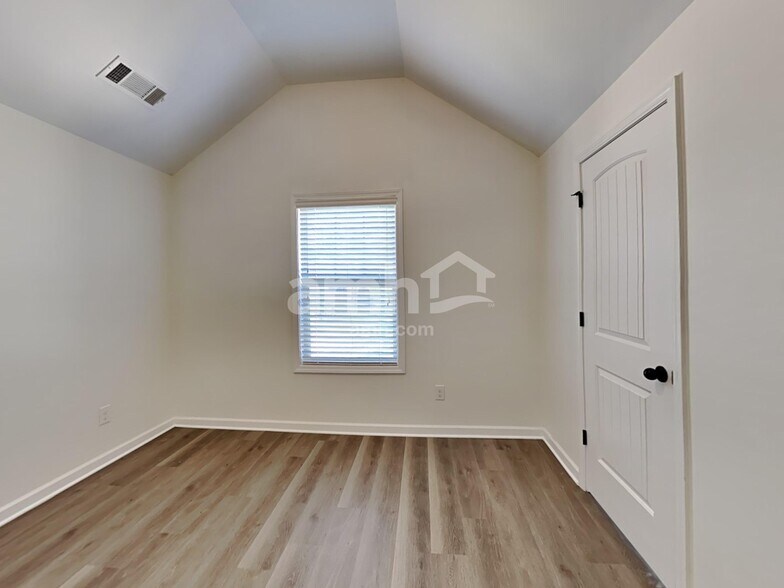 Building Photo - 1078 Hartwell Rd