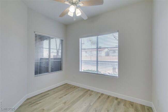 Building Photo - 5525 W Flamingo Rd