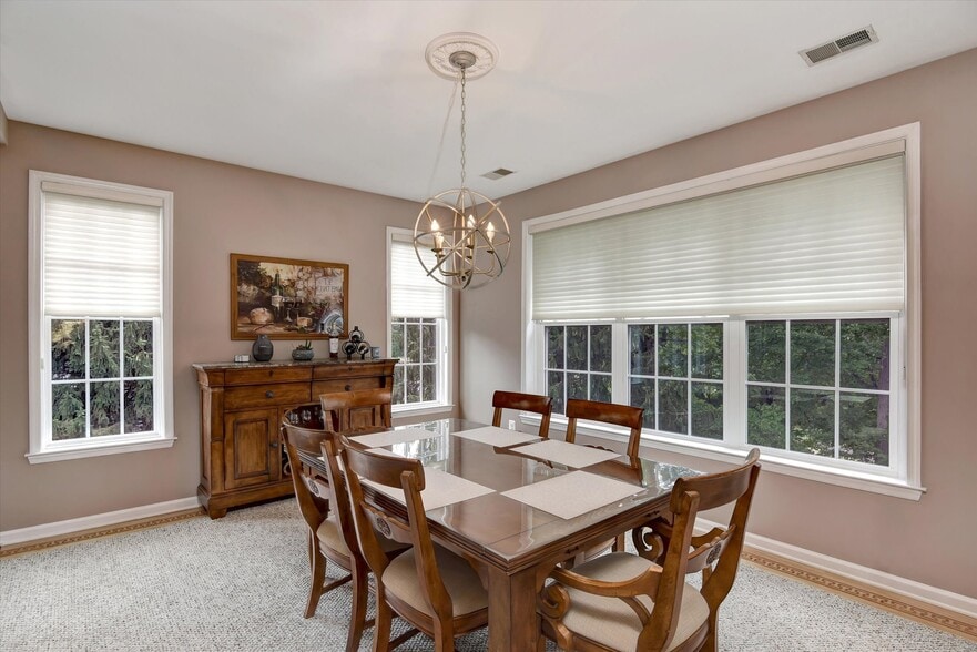 Building Photo - 594 Saint Andrews Pl