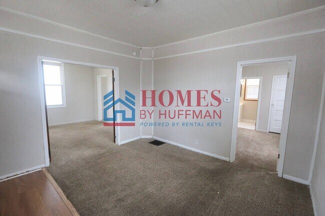 Building Photo - Two Bedroom House