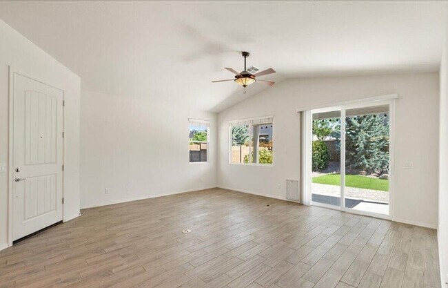 Building Photo - Lovely Two Bedroom Near Golf and Airport-Prescott