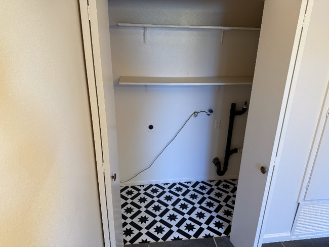 Building Photo - 2803 S 1st Ave