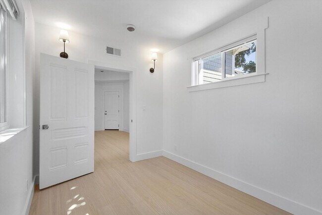 Building Photo - 1533 Lafayette St