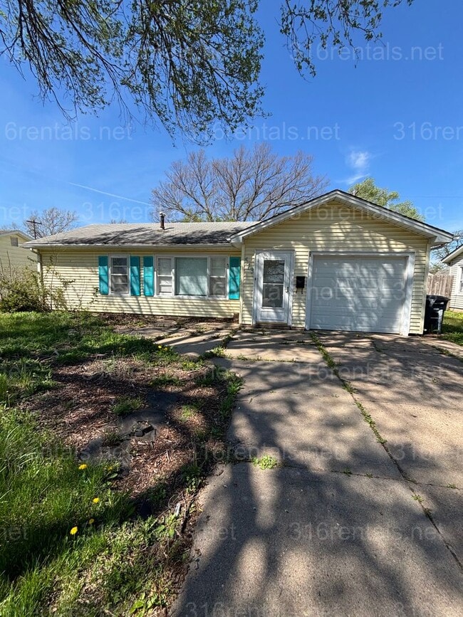 Building Photo - Three bed one bath House Available Now!