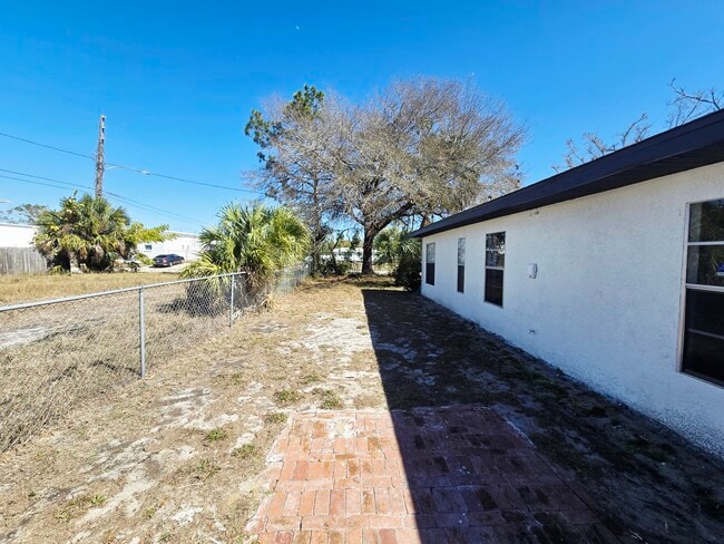 Building Photo - 843 42nd St S