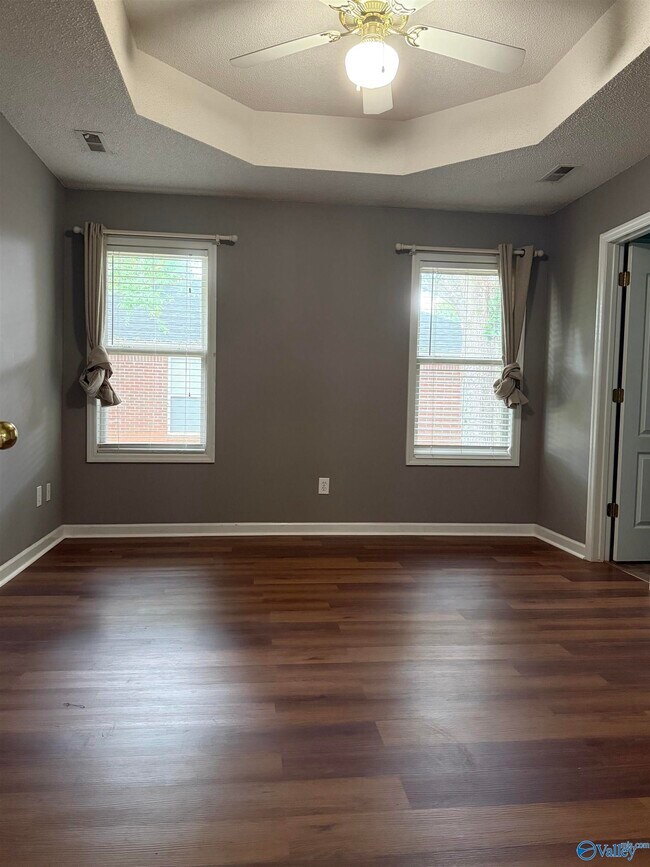 Building Photo - 115 Populus Dr