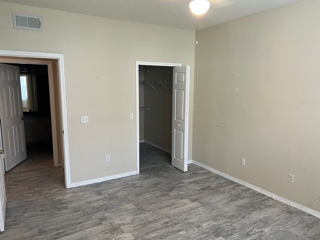 Building Photo - Beautiful 2 Bedroom 2 Bath Condo in the Ha...