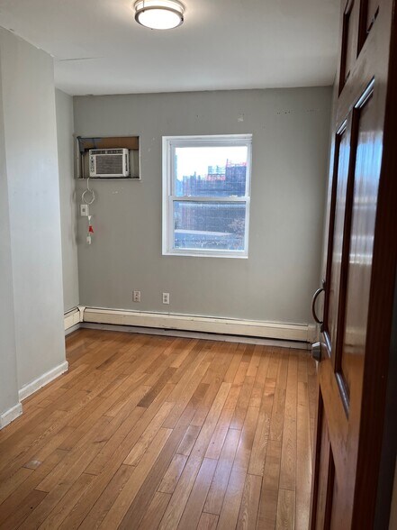 Building Photo - 2732 12th St