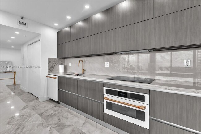 Building Photo - 19355 Turnberry Way