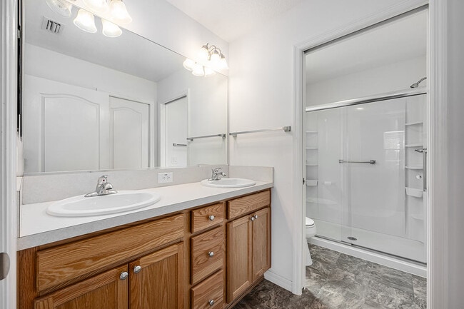 Building Photo - 1329 Paradise Dr
