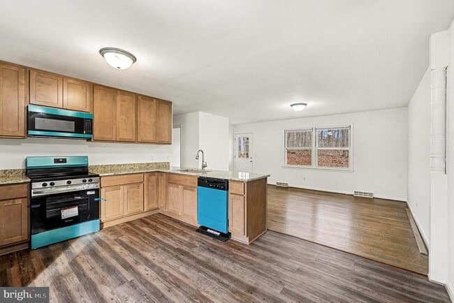 Building Photo - 4127 Cabin Rd