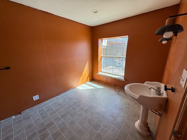 Building Photo - 400 N Smiling Dog Trail