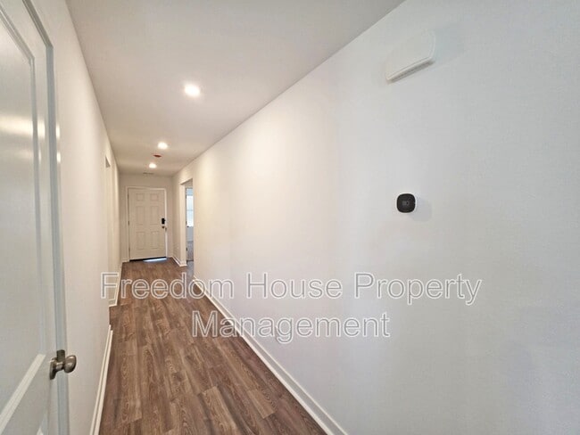 Building Photo - 660 Huyana Wind Dr