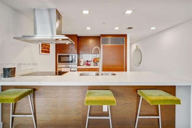 Building Photo - 495 Brickell Ave