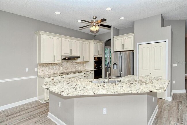 Building Photo - 6807 Sagebrush Cir
