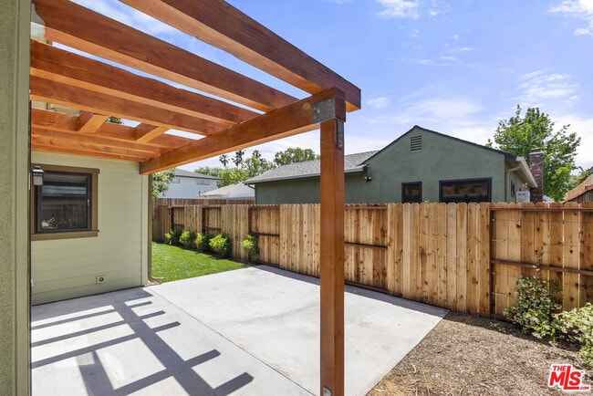 Building Photo - 418 N Frederic St